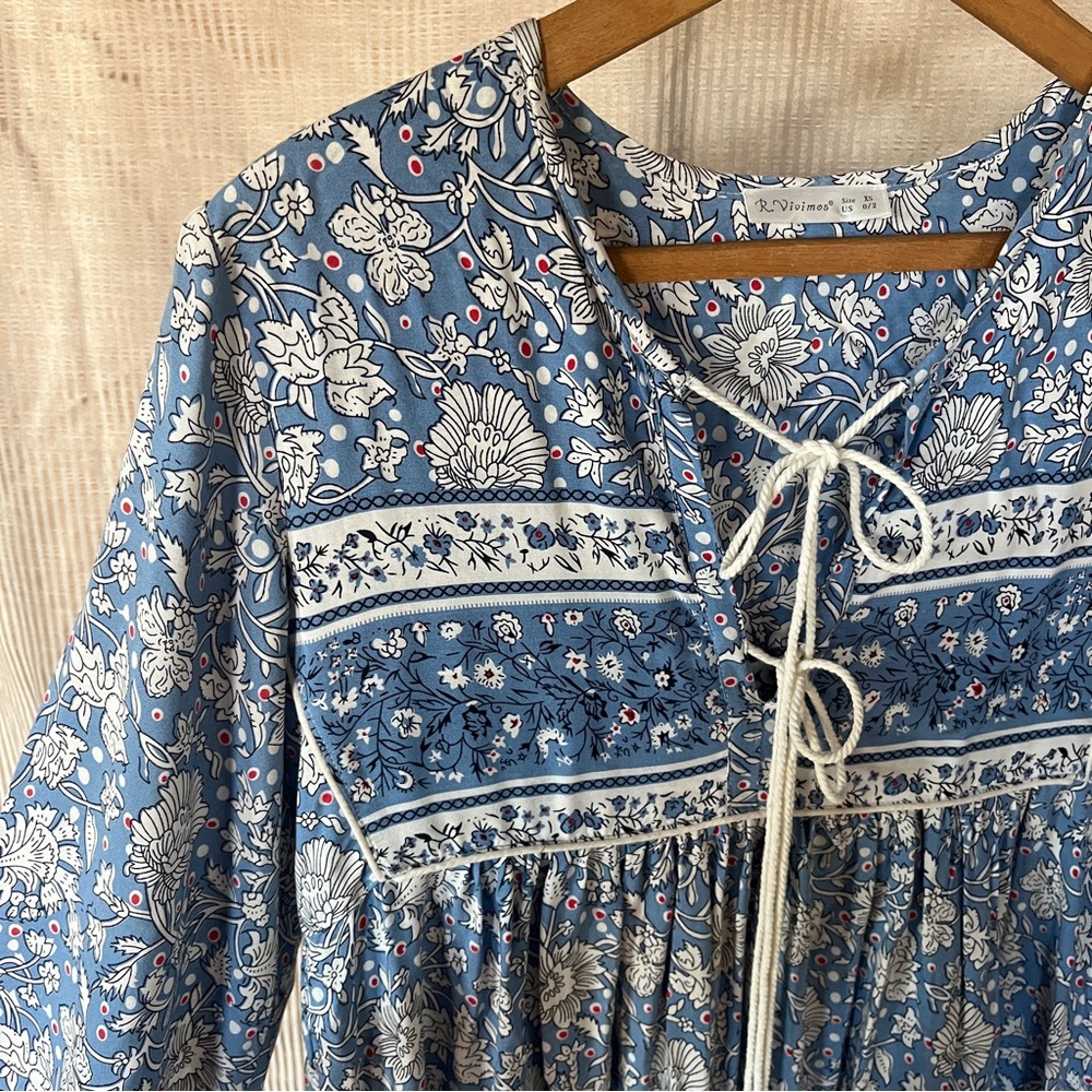 R. Vivimos Floral Blue and White Long Sleeve Maxi Dress - Picture 6 of 12